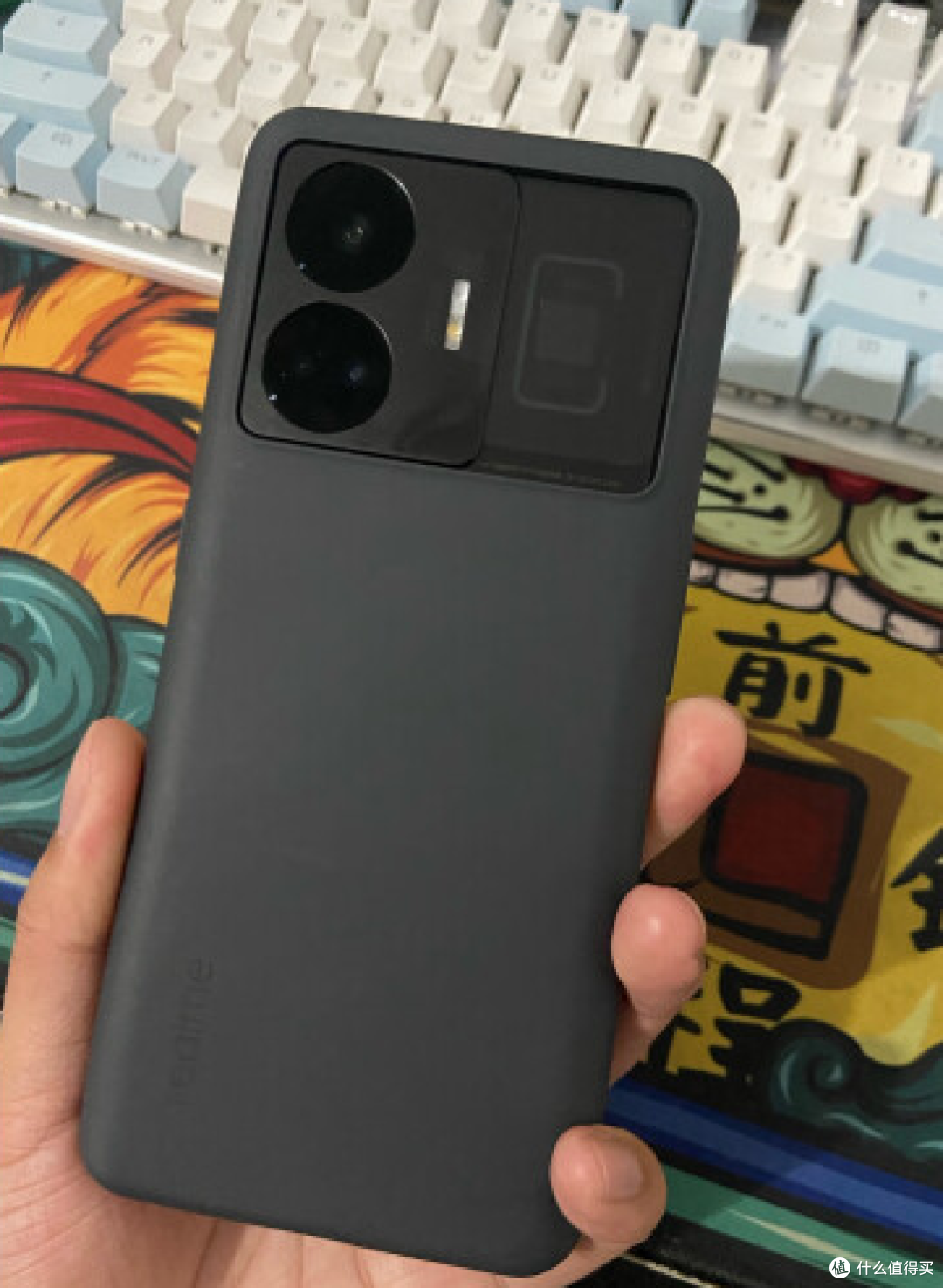 最高16GB+1TB满级存储,240W双GaN充电器,真我GT Neo5