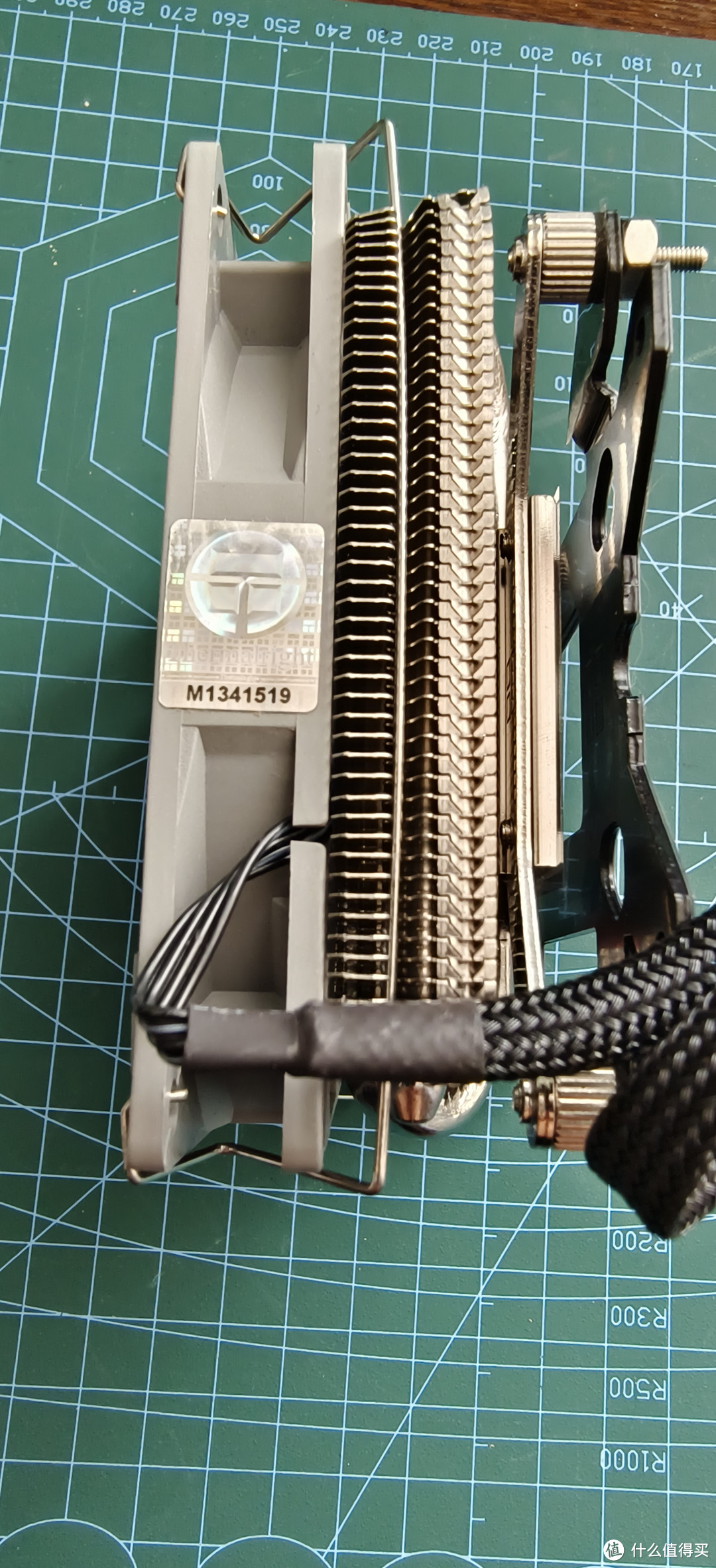悲剧了 利民AXP90-36 CPU散热风扇安装翻车