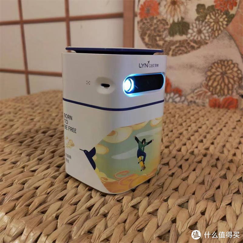 灵映掌上影院,做“不被定义的投影仪”,放飞观感自由自在