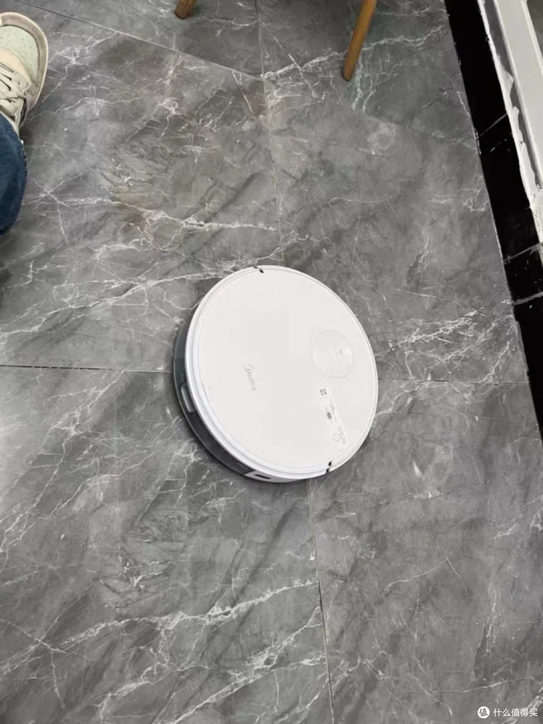 清洁肯定得靠扫地机器人阿
