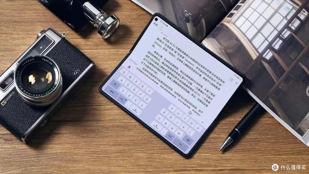 华为折叠屏Mate X3上手体验-黑科技满满、轻如鸿毛。