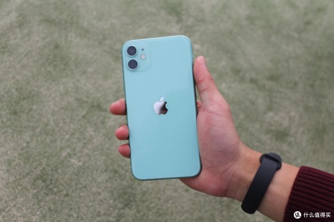 2999元的iPhone敢买吗？6.1英寸LCD屏+A13处理器+无线充电+双摄