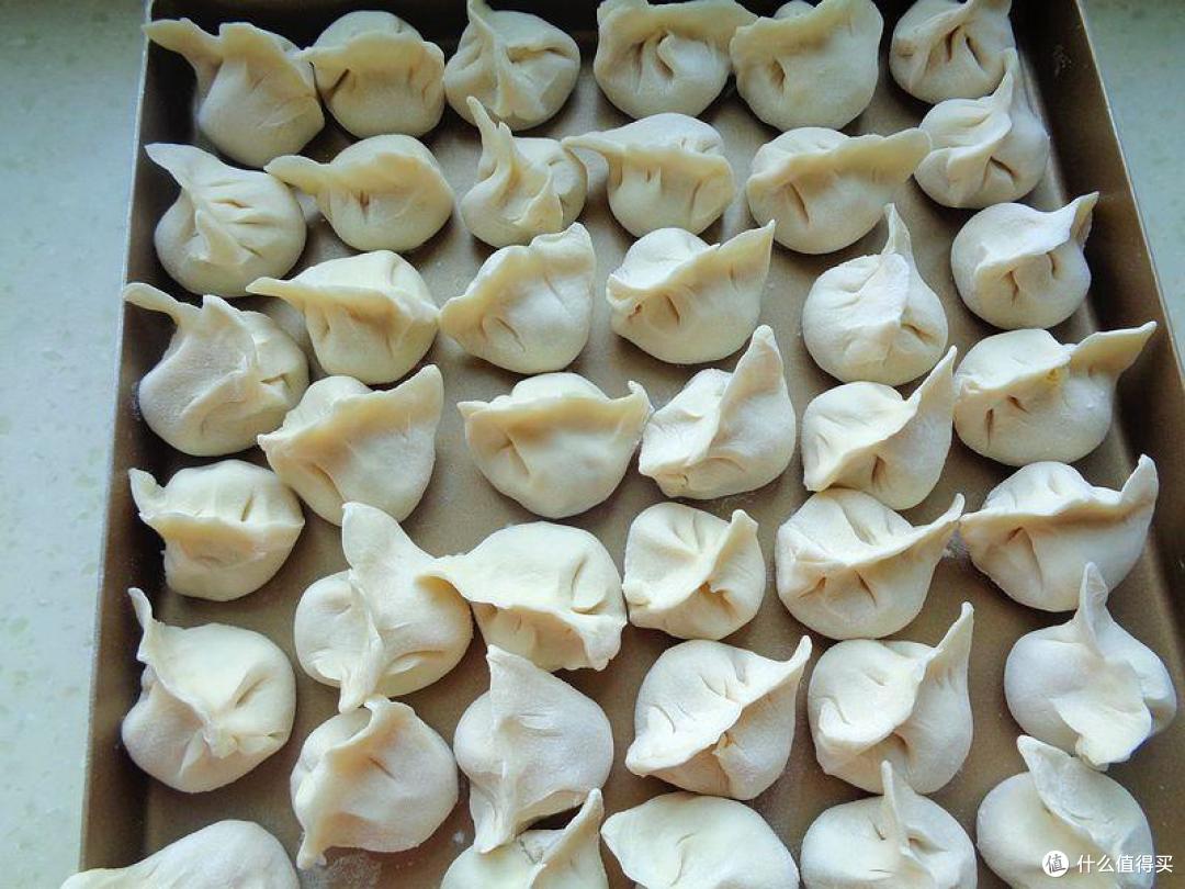 用白菜包饺子,不出水好方法,只要切对了,鲜美又汁多好吃