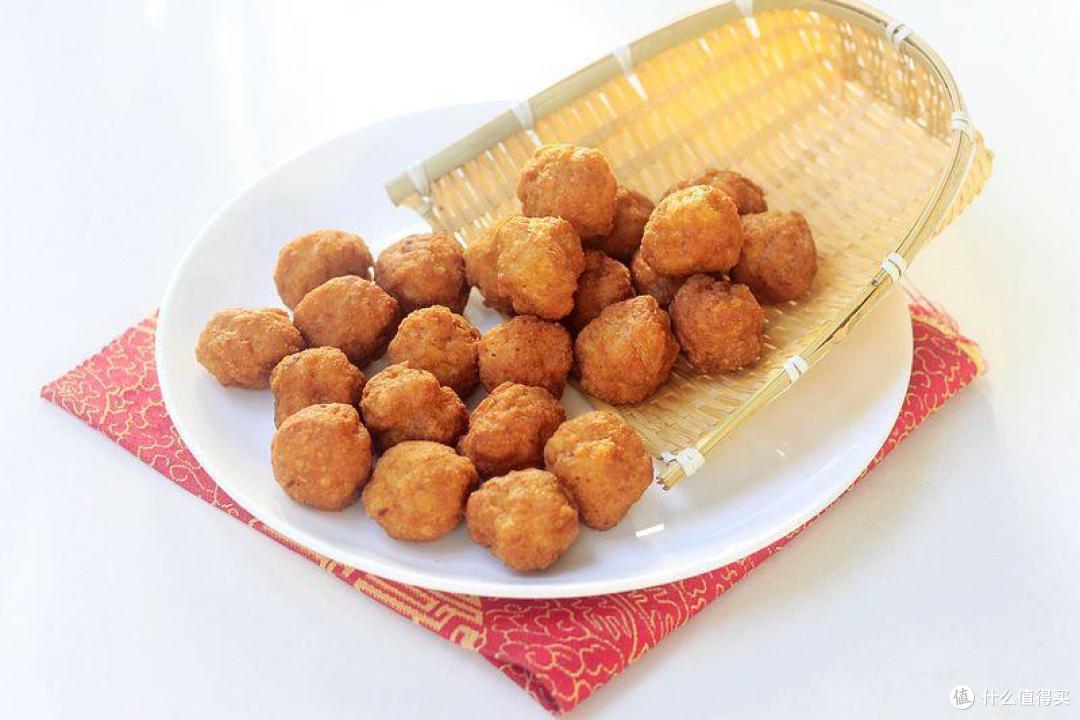 干炸丸子，照着方法做，酥脆鲜香，外焦里嫩真好吃