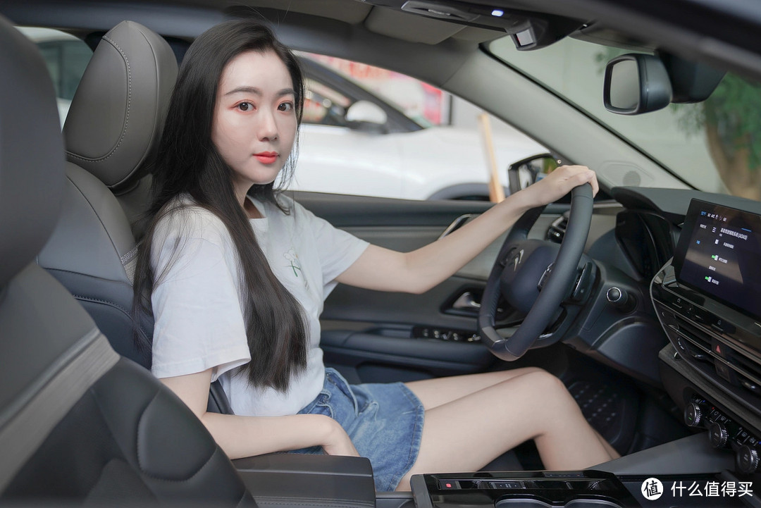 蔚来ET5与特斯拉Model 3的较量,谁能更胜一筹?