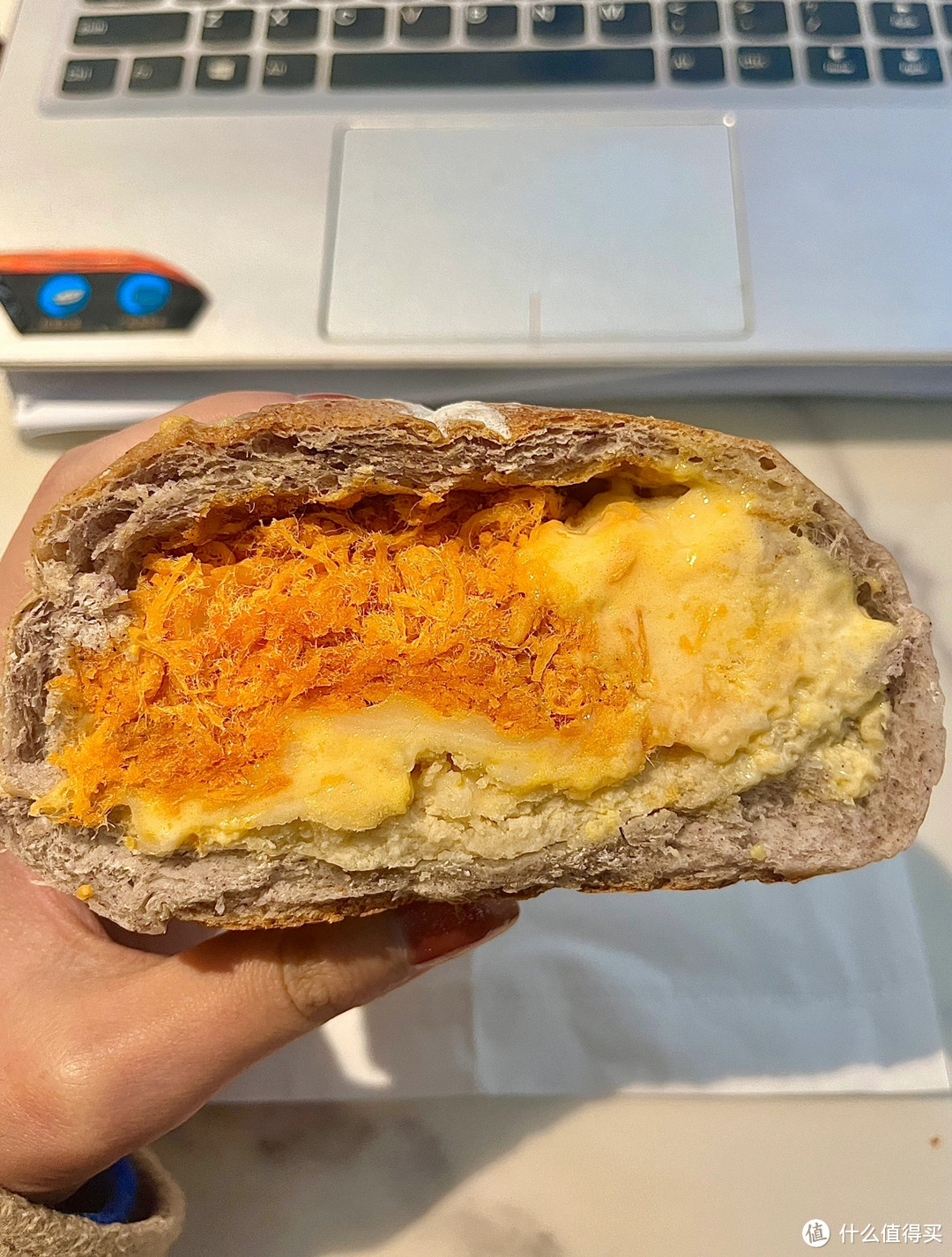 蛋黄肉松麻薯面包营养健康早餐
