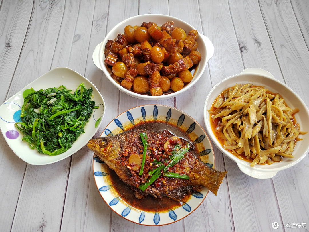 同事来蹭饭,看到江西女子做的菜,吐槽:没食欲,还不如点外卖