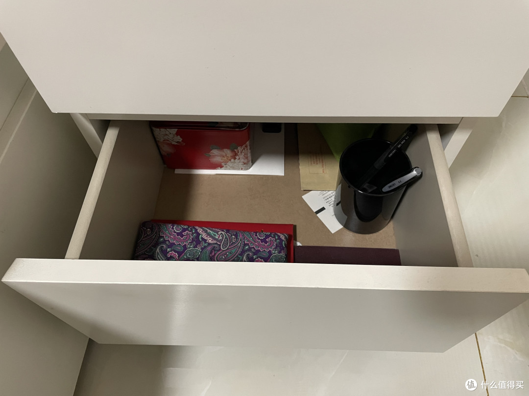 马尔姆床头柜