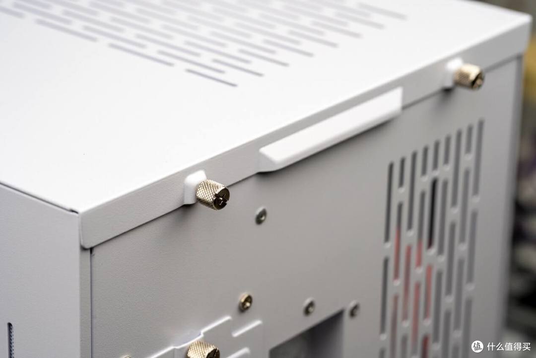 XPG白色全家桶信仰加成,7900X主机跑分255万,猛男粉灯光爱不爱