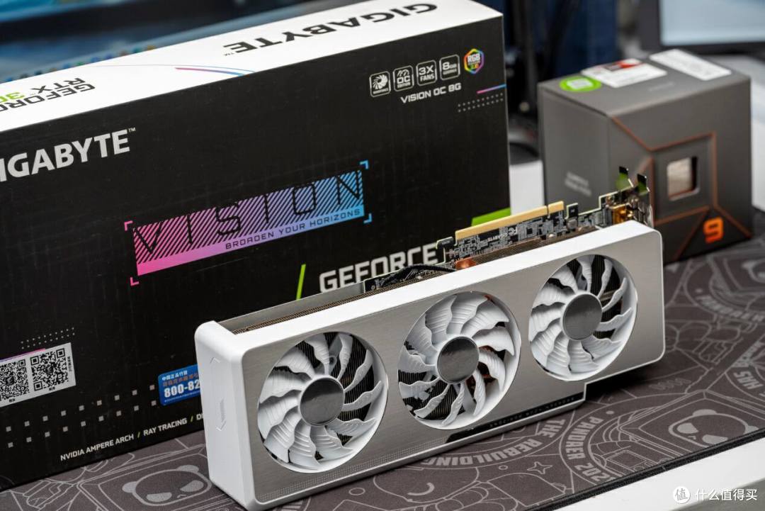 XPG白色全家桶信仰加成,7900X主机跑分255万,猛男粉灯光爱不爱