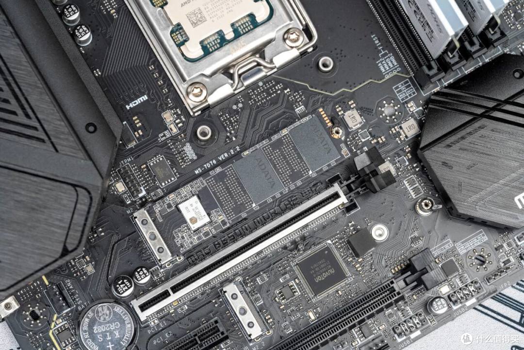 XPG白色全家桶信仰加成,7900X主机跑分255万,猛男粉灯光爱不爱