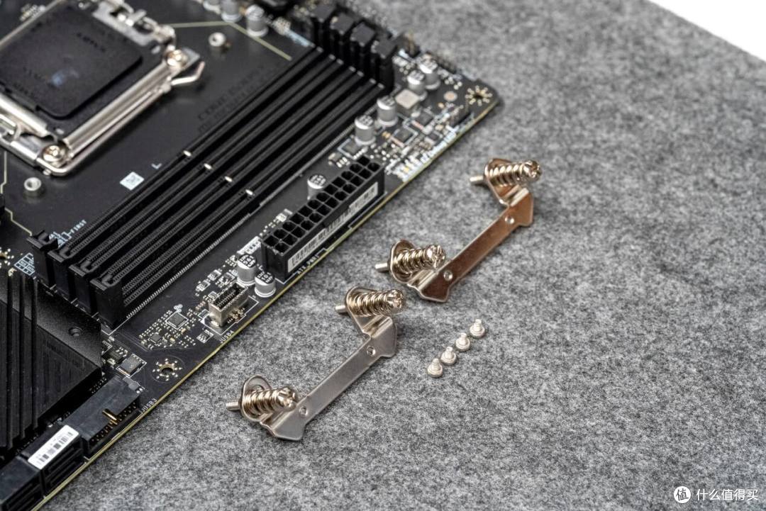 XPG白色全家桶信仰加成,7900X主机跑分255万,猛男粉灯光爱不爱