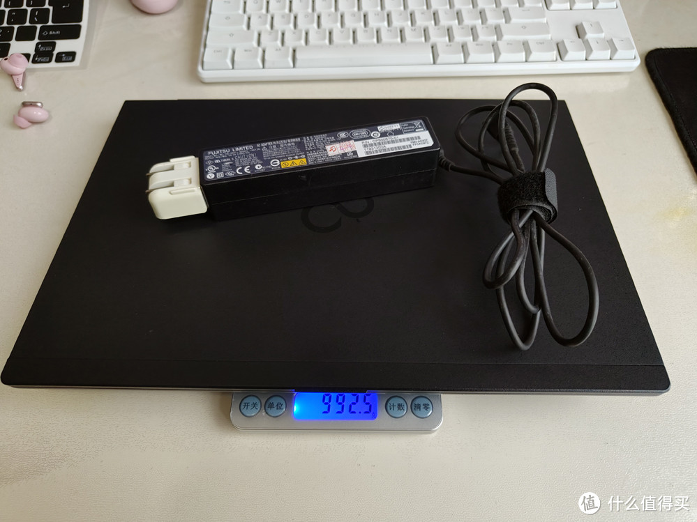 800克轻到离谱!闲鱼一千元拿下富士通U937笔记本,我愿称它为最强“洋垃圾”