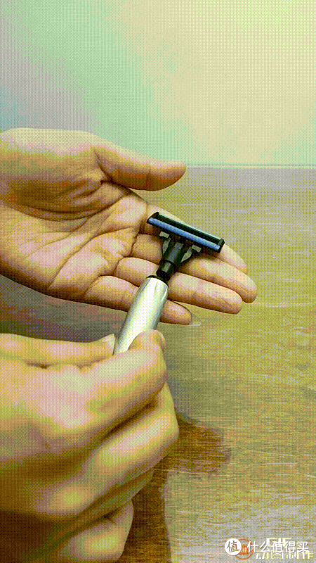 刮得丝滑又干净而且还解压——焕醒星洞小飞碟手动剃须刀