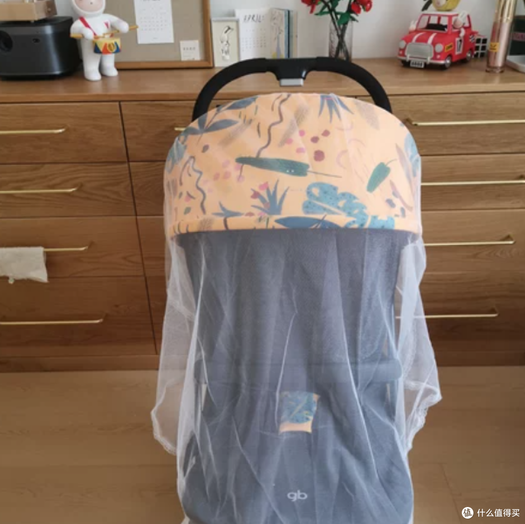带孩子出门必备工具——手推车和婴儿背带