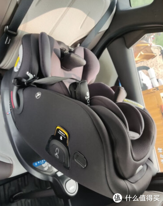 为什么儿童安全座椅和婴儿手推车是带孩子出门必不可少的装备