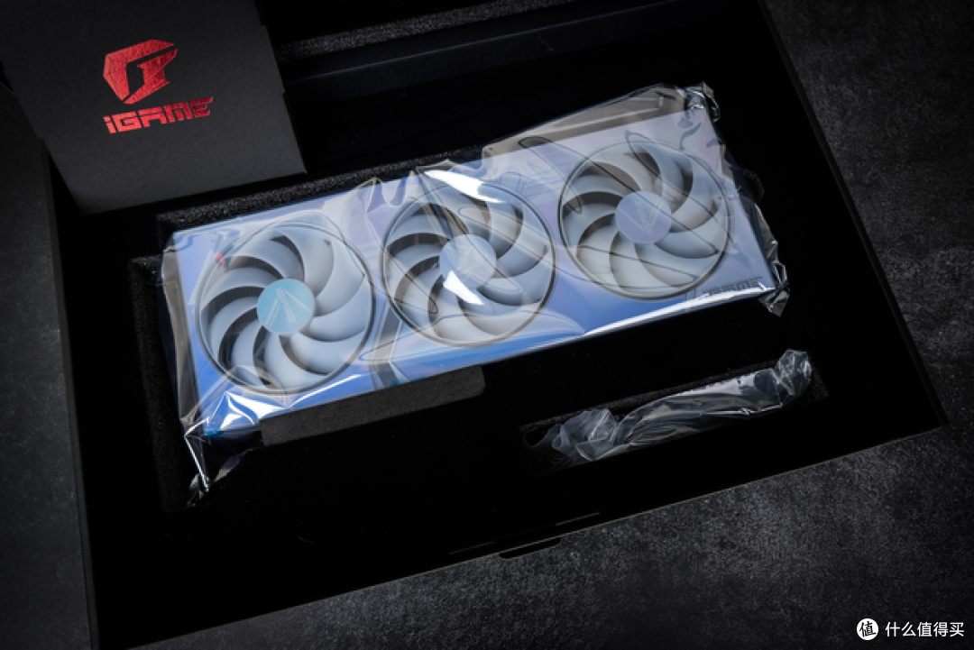 【首发】RTX 4070开箱测评,iGame RTX 4070 Ultra W V2