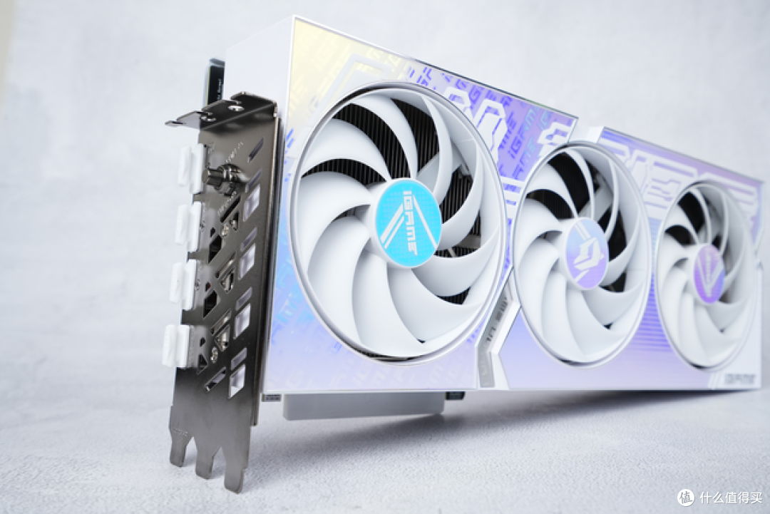 【首发】RTX 4070开箱测评,iGame RTX 4070 Ultra W V2
