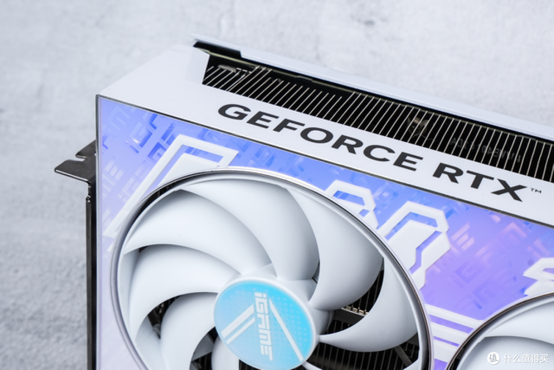 【首发】RTX 4070开箱测评,iGame RTX 4070 Ultra W V2