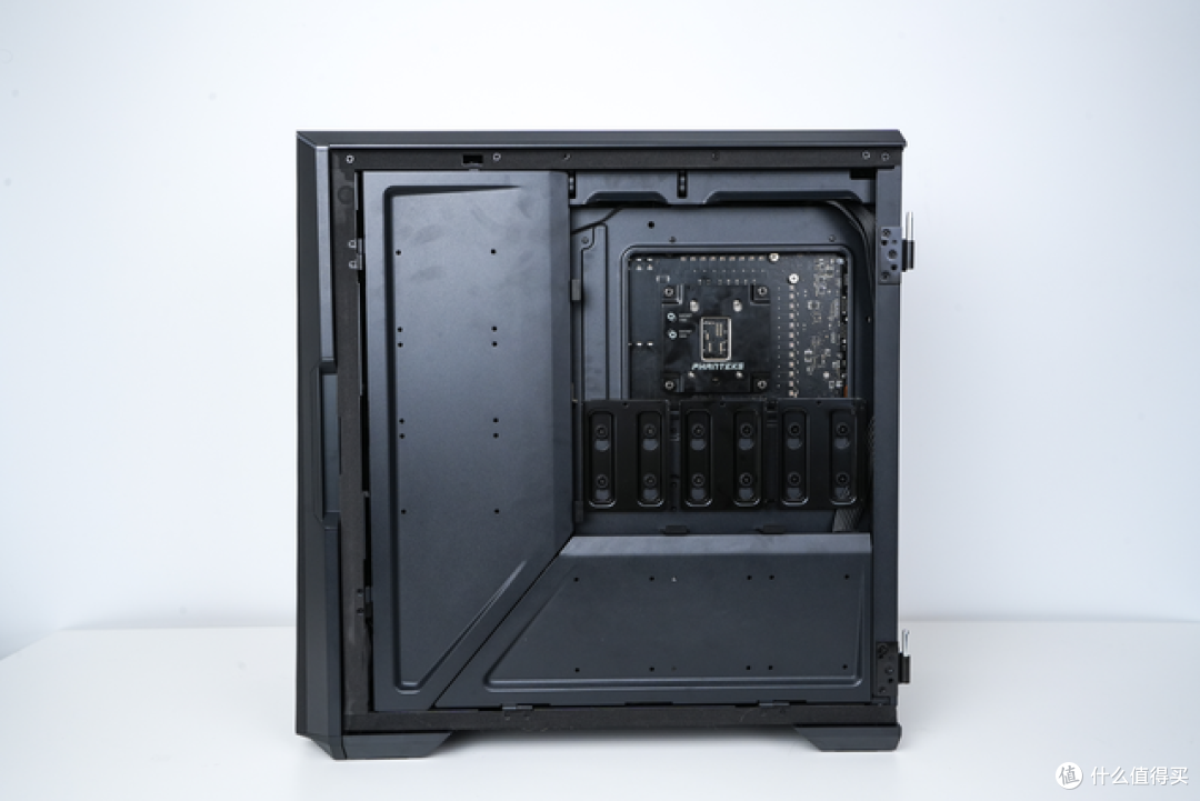 【首发】RTX 4070开箱测评,iGame RTX 4070 Ultra W V2