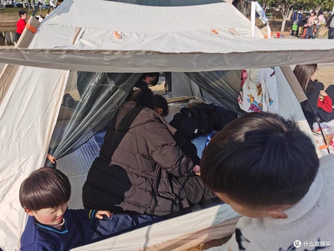 春天到了带着全家去春游