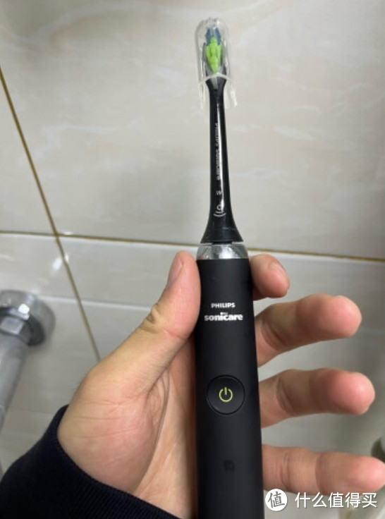电动牙刷 vs 电动冲牙器： 洁齿新利器