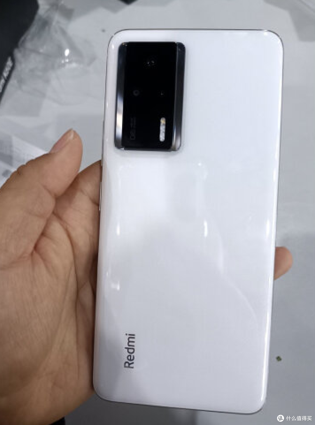 1200nit峰值亮度,6.67英寸三星AMOLED直屏,红米K60E