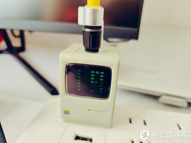 充电器在充电时还会显示充电功率？闪极Retro 67充电器太牛了