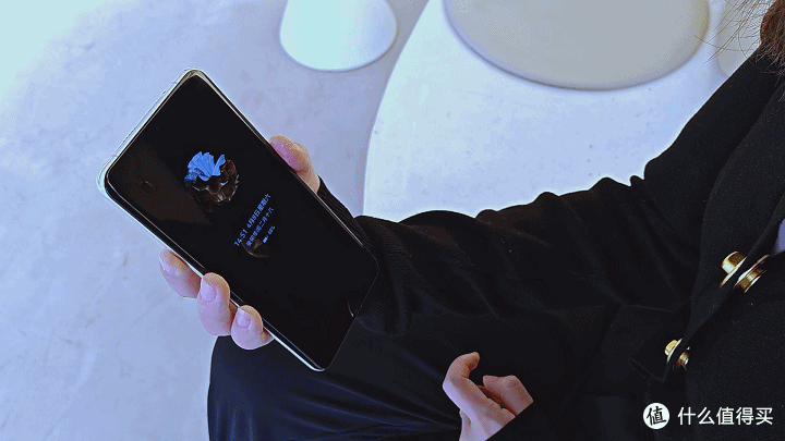 小姐姐首发入手华为P60 Pro洛可可白,不止开盲盒的快乐,影像王者实至名归