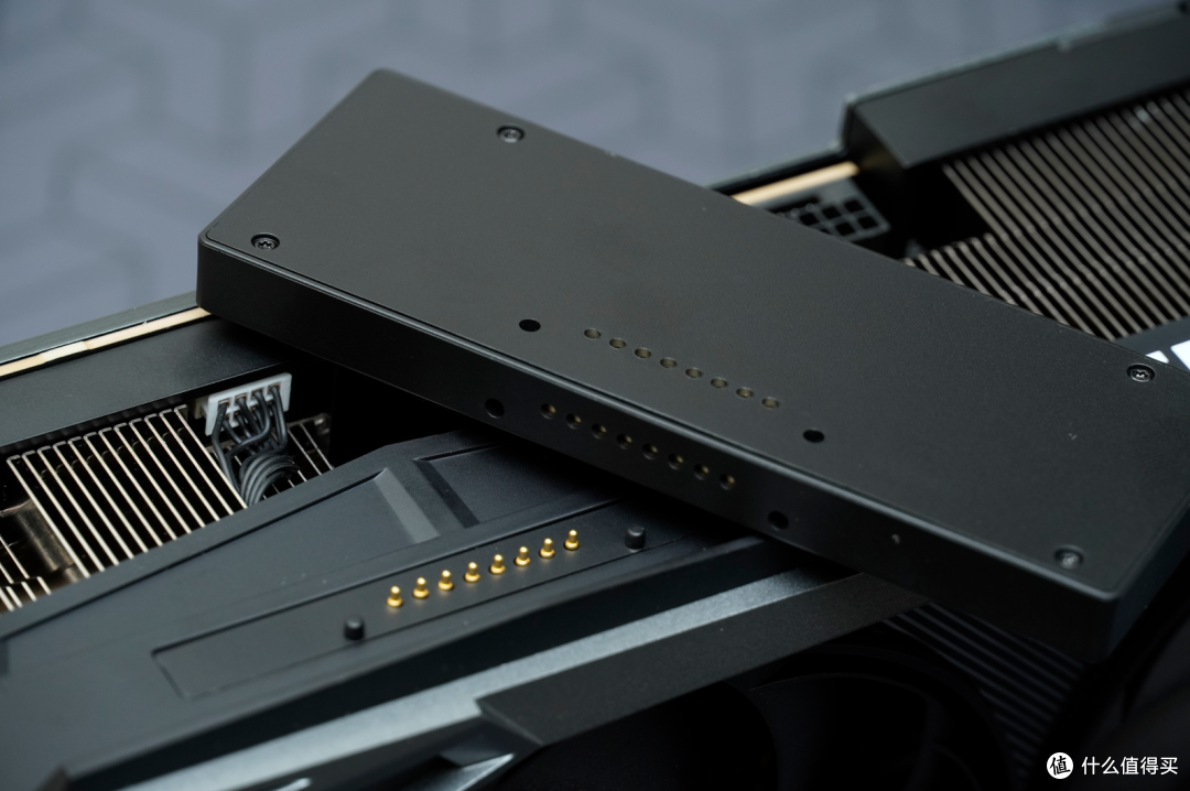 万元装机最优选，2K游戏甜品卡 iGame GeForce RTX 4070 Vulcan OC 首发测评