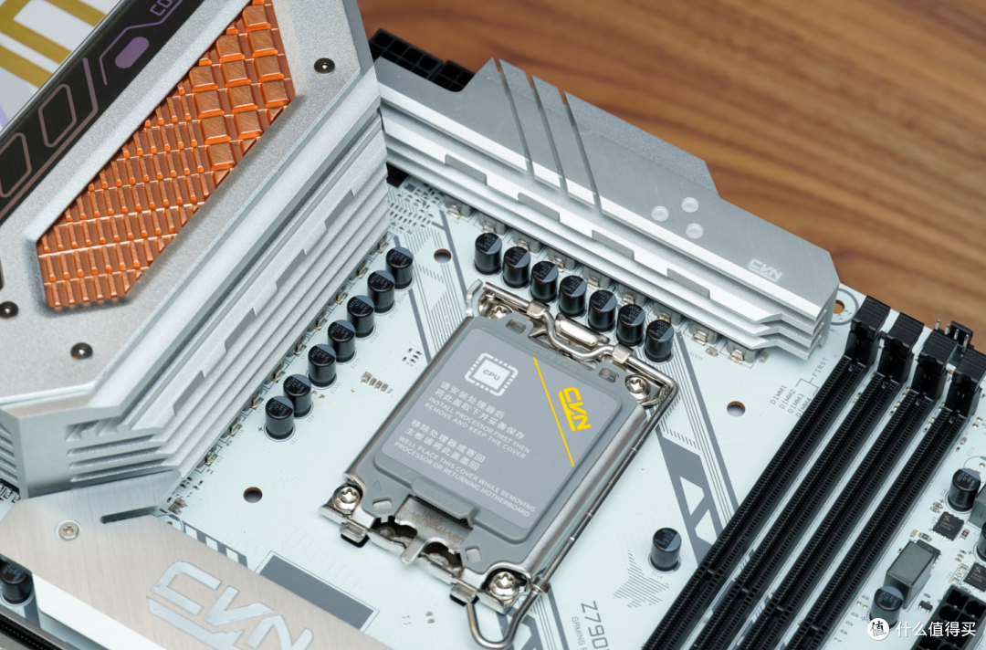 万元装机最优选，2K游戏甜品卡 iGame GeForce RTX 4070 Vulcan OC 首发测评