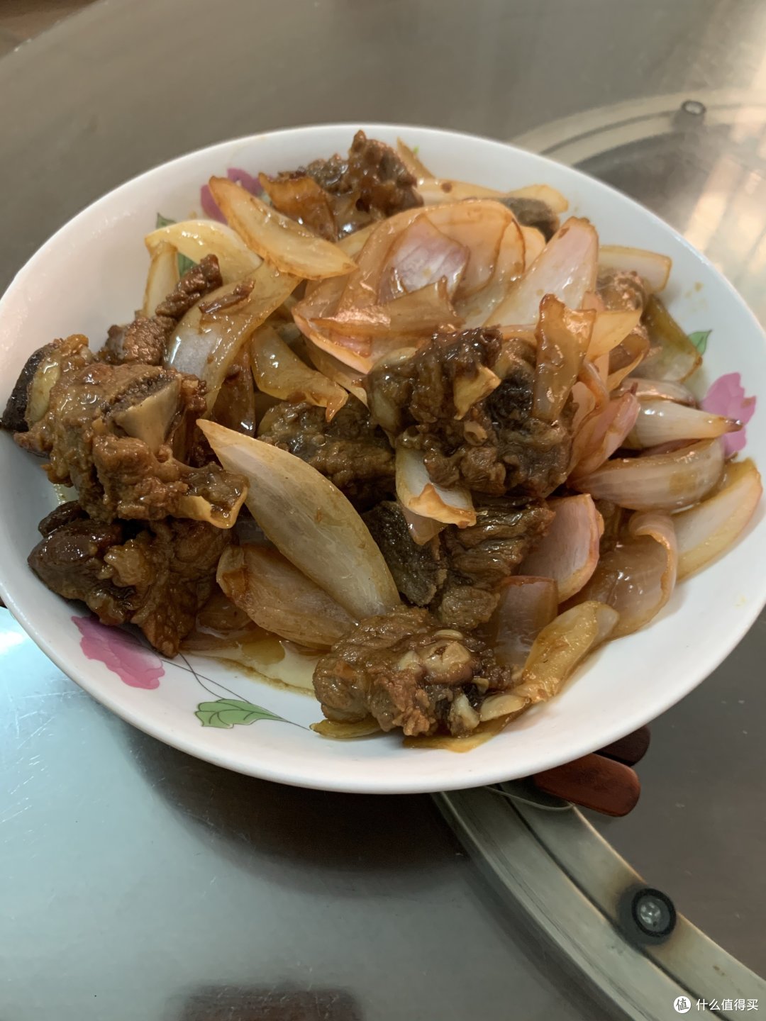 洋葱加红烧排骨，很下饭