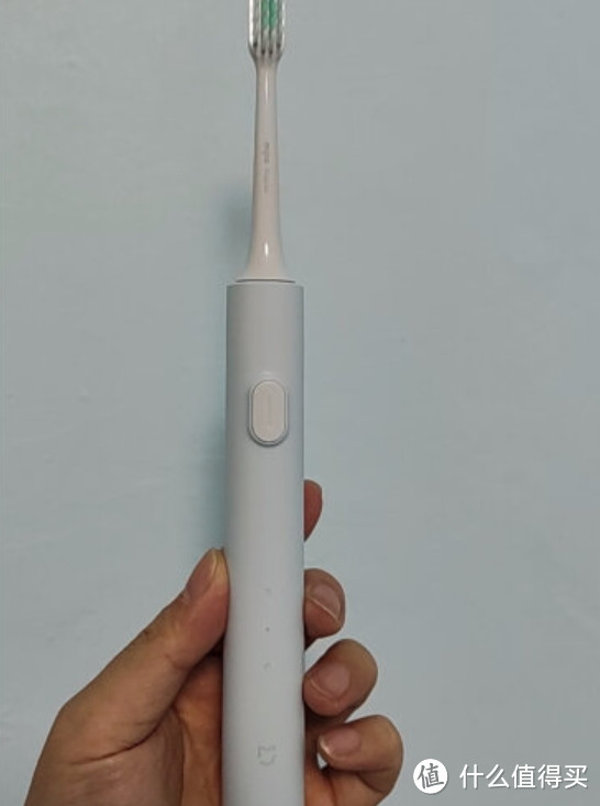 电动牙刷和冲牙器有助于改善口腔健康状况