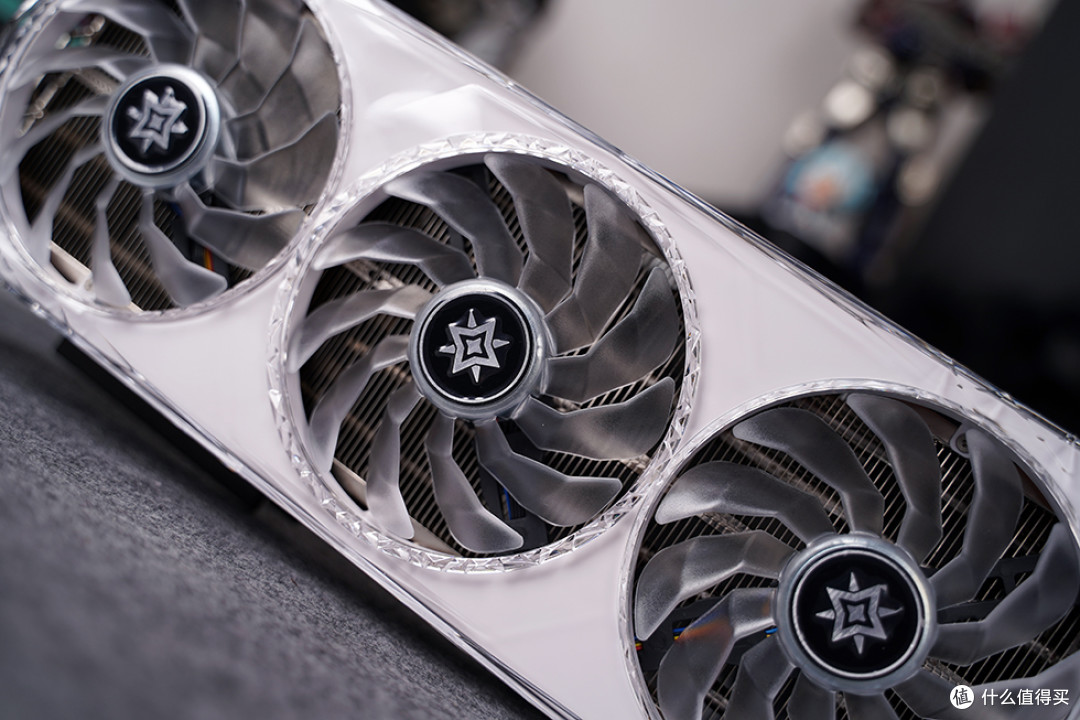 2K高刷畅玩的新利器,真七零!影驰GeForce RTX 4070 12GB 星曜OC开箱评测