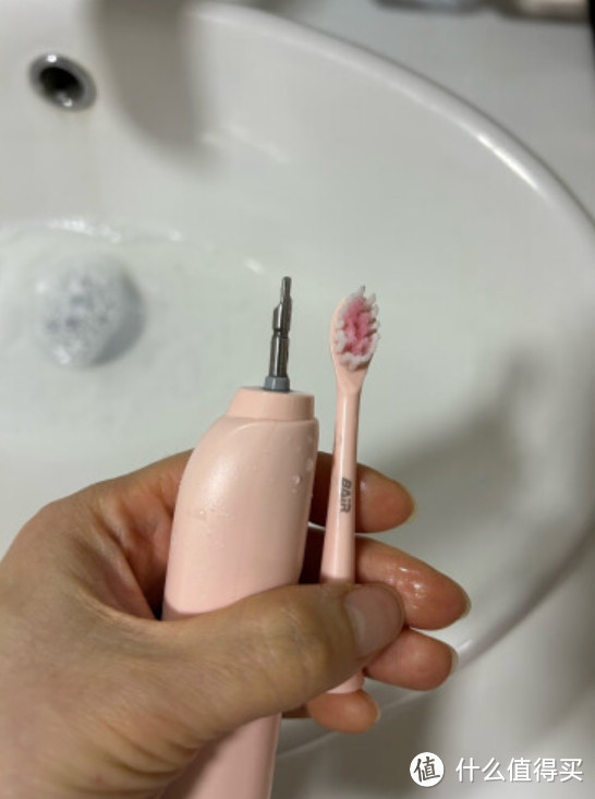 电动牙刷和电动冲牙器，已经成为现代人护齿常用的工具
