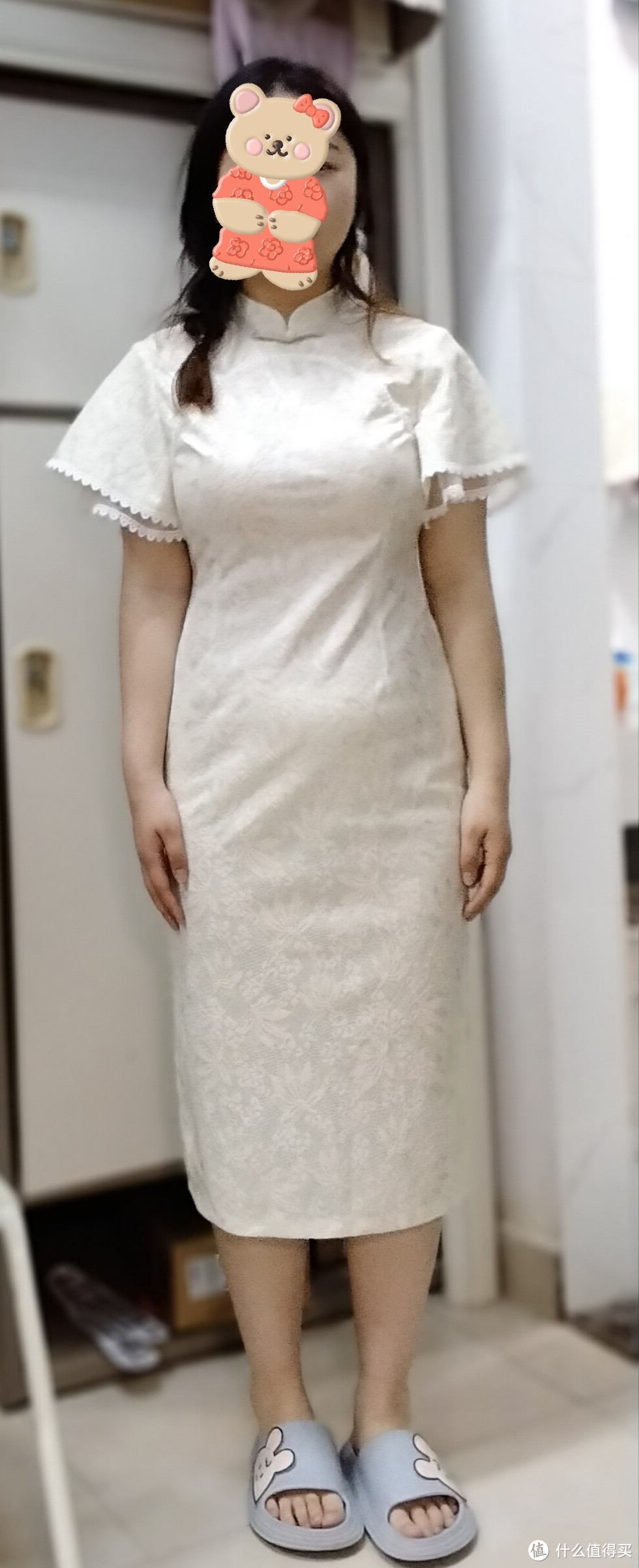 升级版本旗袍~面料实在太舒服了，精致不失典雅，珍珠和纱质的袖边实在是太美了吧。