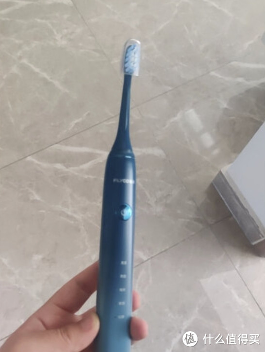 刷牙小能手：电动牙刷和冲牙器