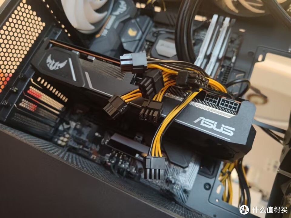 ASUS TUF RX5700 8GB显卡哭着说：“我老华这辈子没打过这么富裕的仗啊！”