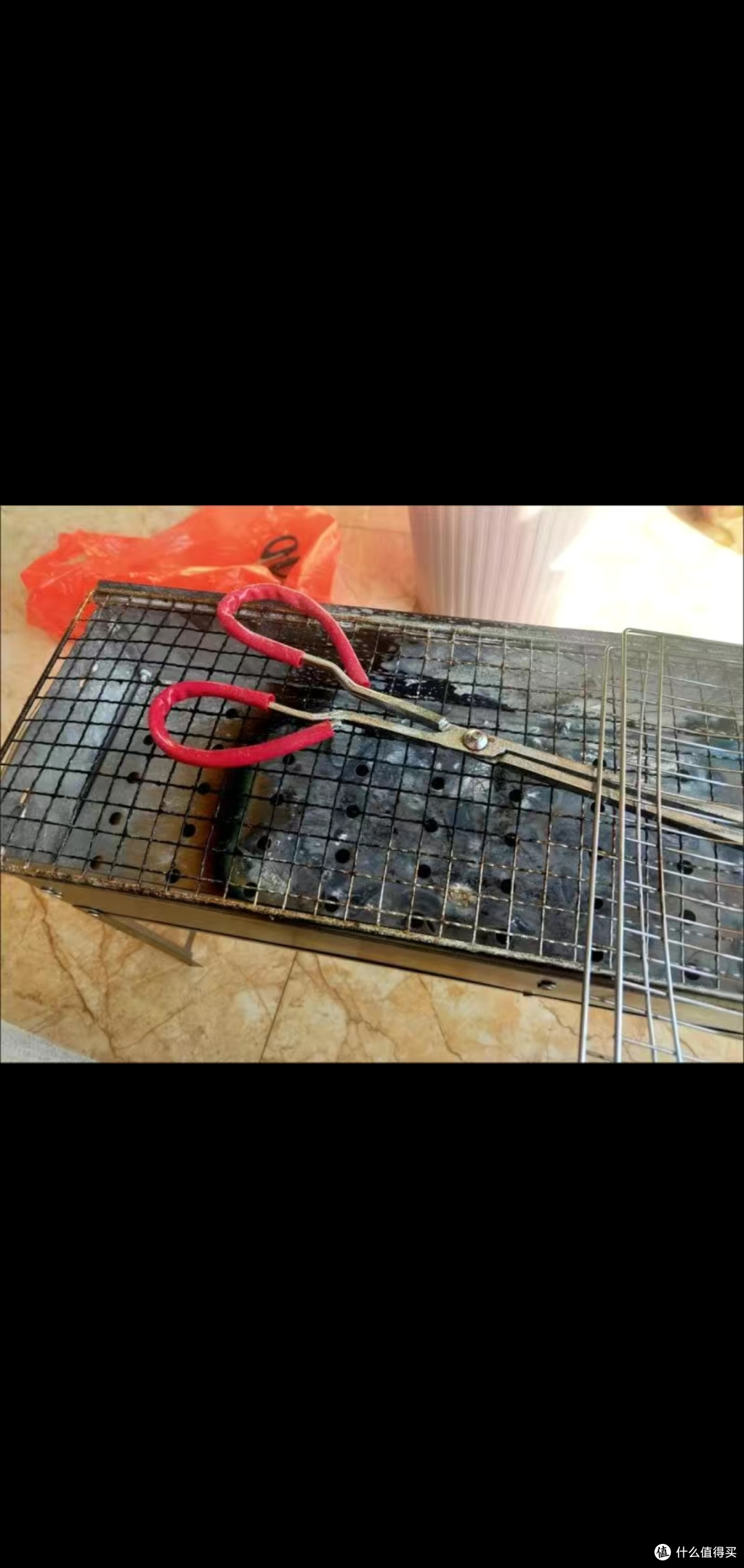 露营的时候怎么能没有烧烤炉子呢?