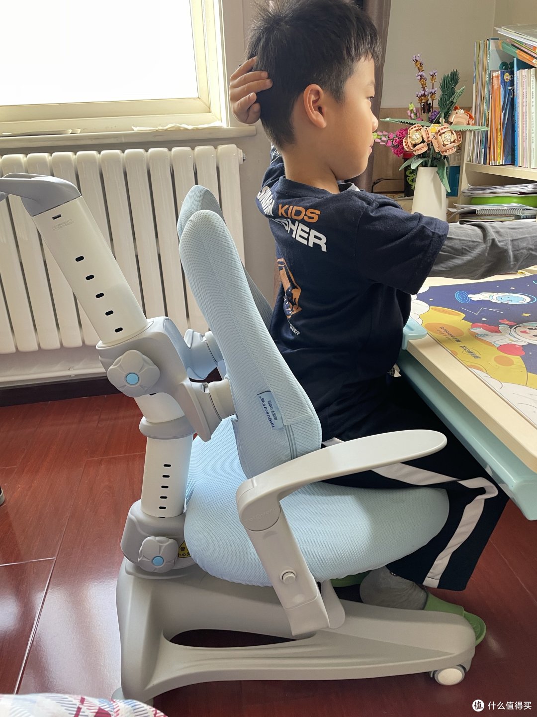 人类幼崽养成:学习桌椅、护眼灯、书包,智商税帮你们交了