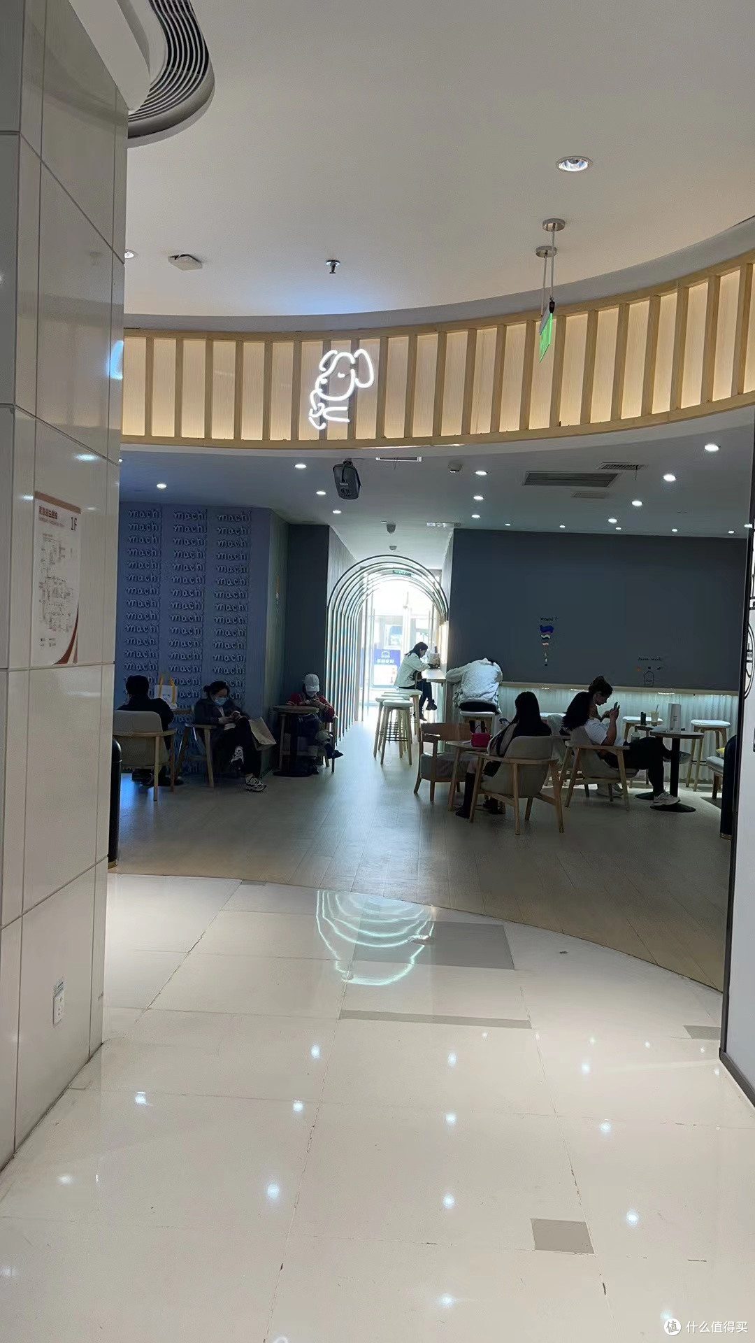 因为坐满了人，所以妞这次就没有拍照，等到下次再来打卡