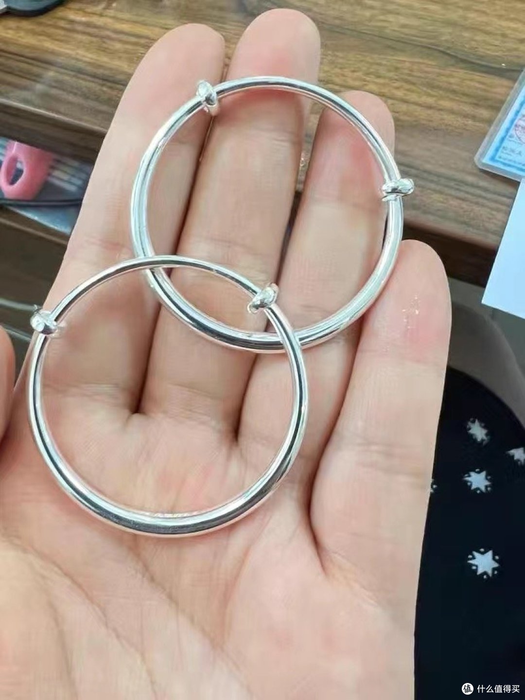 小宝宝生日礼物:银手镯