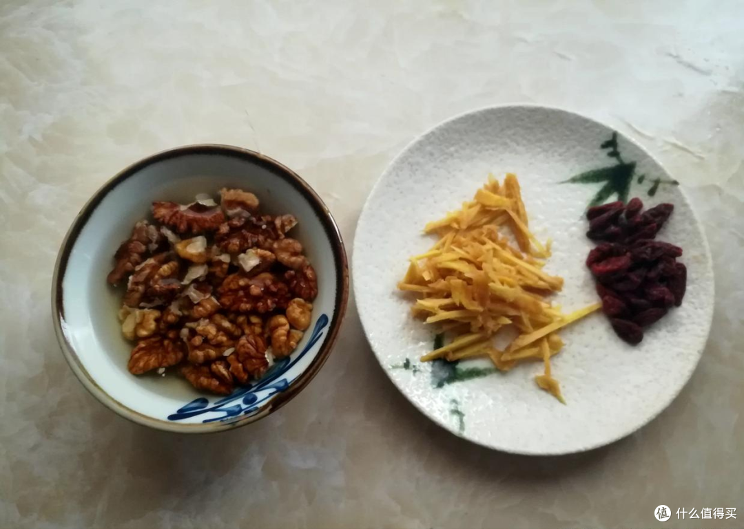 这食材不便宜,懂行的人抢着买,煲汤营养滋补,家有老人别舍不得