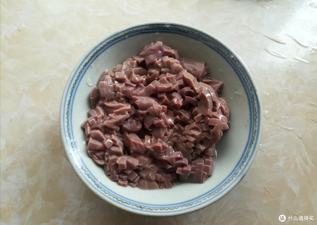 这食材不便宜,懂行的人抢着买,煲汤营养滋补,家有老人别舍不得