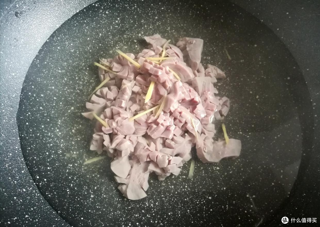 这食材不便宜,懂行的人抢着买,煲汤营养滋补,家有老人别舍不得