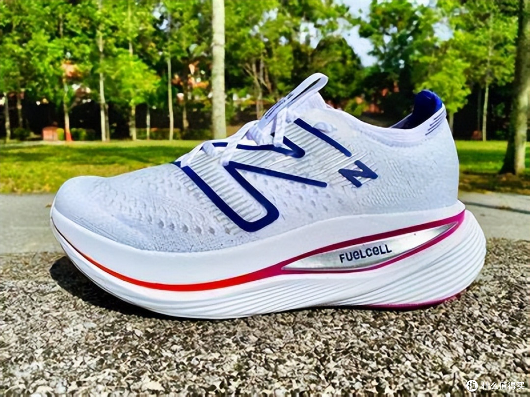 薄底跑鞋只是情怀?厚底时代,薄底跑鞋到底该何去何从?