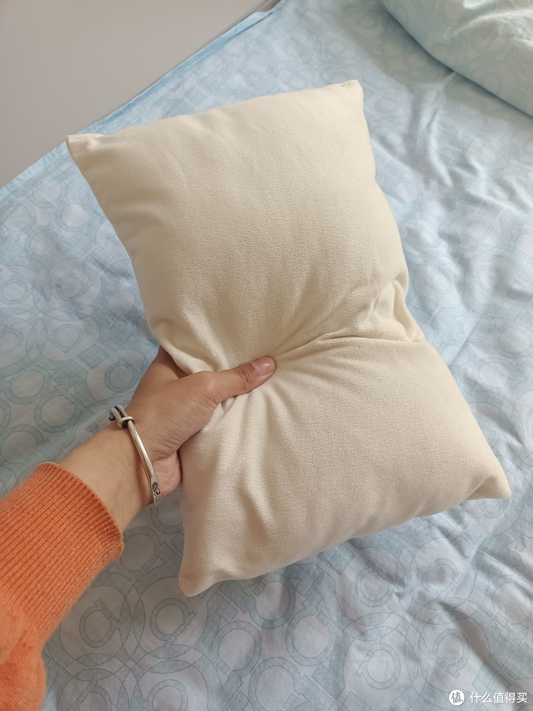宝宝专用小枕头，纯棉的，摸起来很舒服