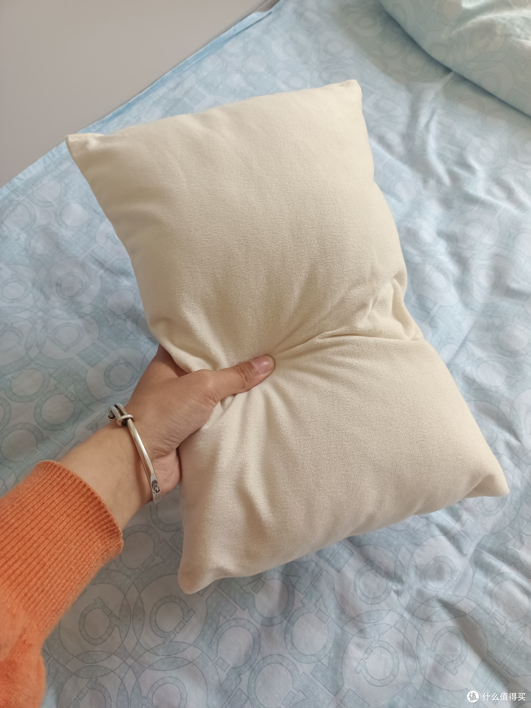 宝宝专用小枕头,纯棉的,摸起来很舒服