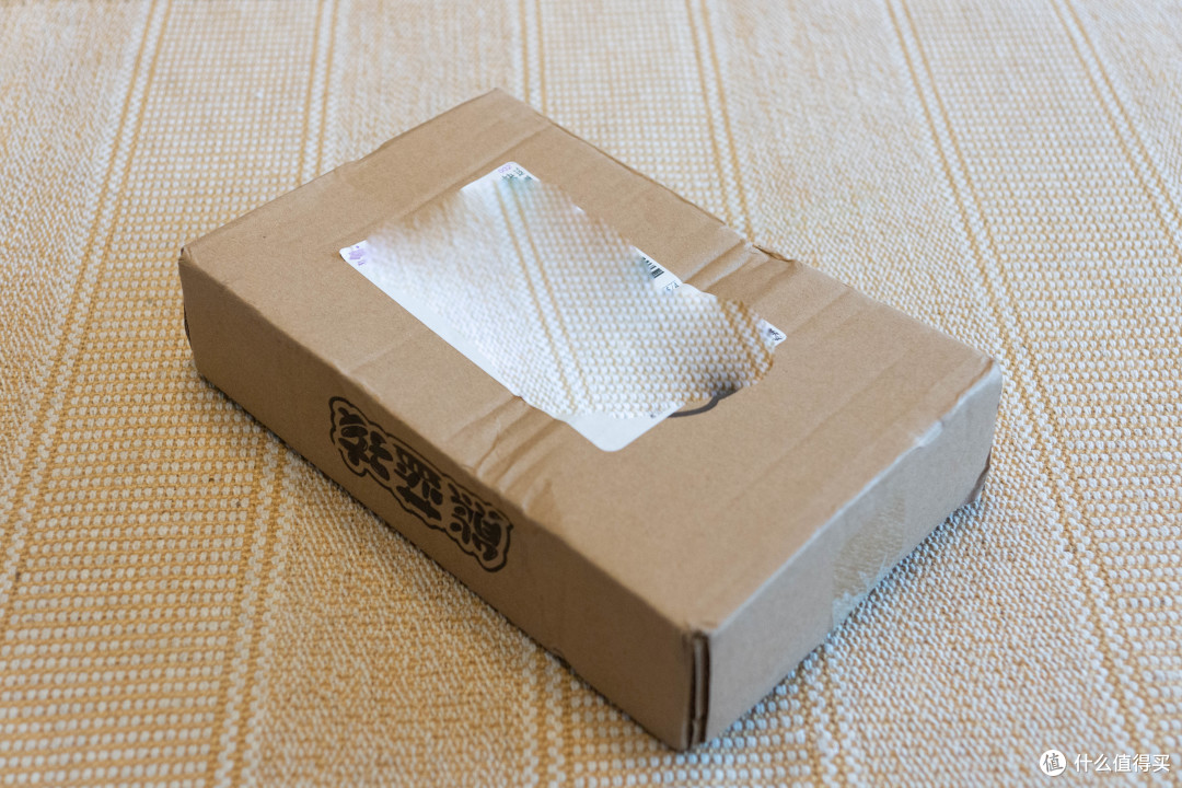 10元档到手的塑料玩具水枪， 包装盒也不指望多么高大上，不摔坏就算赢