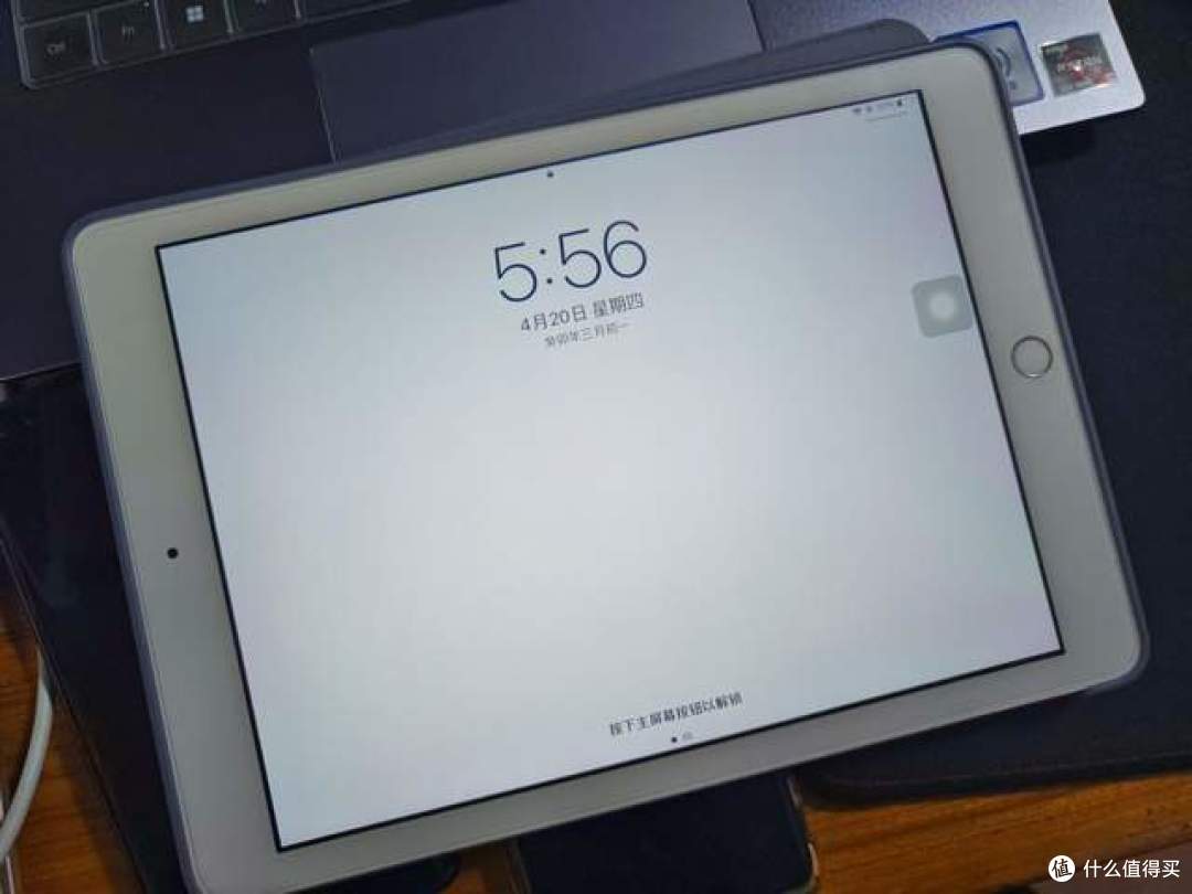 网上中奖个iPhone14，送给女友后她更爱我了！大家来看这手机咋样